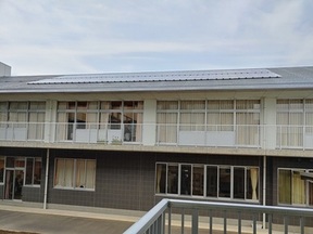 秀峰筑波義務教育学校の太陽光発電システムの写真