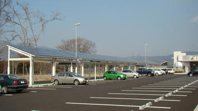 つくばウェルネスパークの太陽光発電システムの写真
