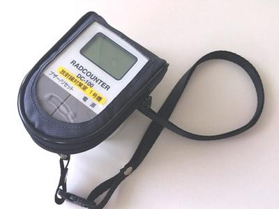 日本精密測器社製の放射線量測定器の写真