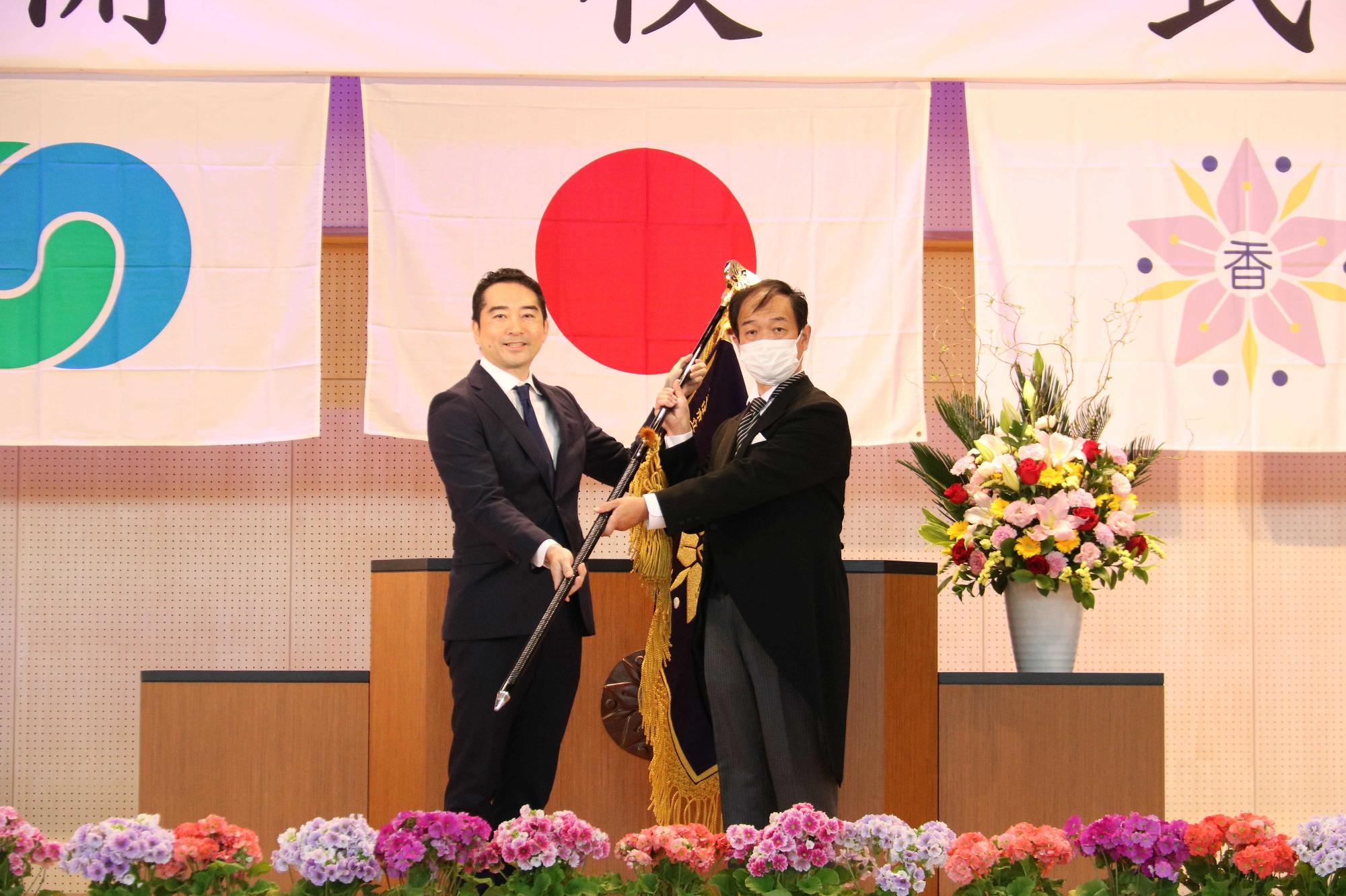 香取台小学校校旗伝達