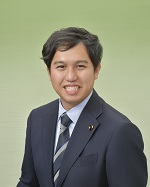 議席番号4イチハラタクミ議員の写真です。