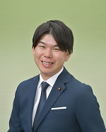 議席番号6イトウフミヤ議員の写真です。