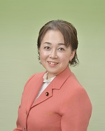 議席番号18コモリヤサヤカ議員の写真です。