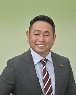 議席番号7ウメザワタカノブ議員の写真です。