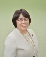 議席番号17ヤマナカマユミ議員の写真です。