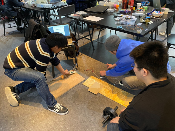 ガマッスルを楽しんでいる様子