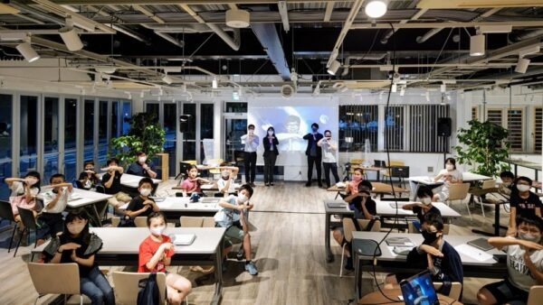 全国の小学生をオンラインでつなげる文科省とJAXA主催のイベントの写真