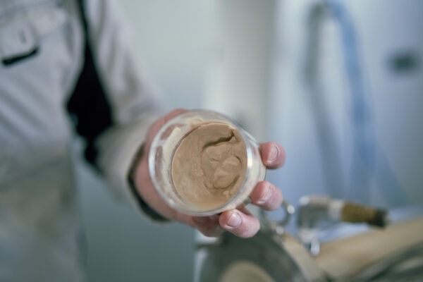 ビーズミルでペースト状にした木材