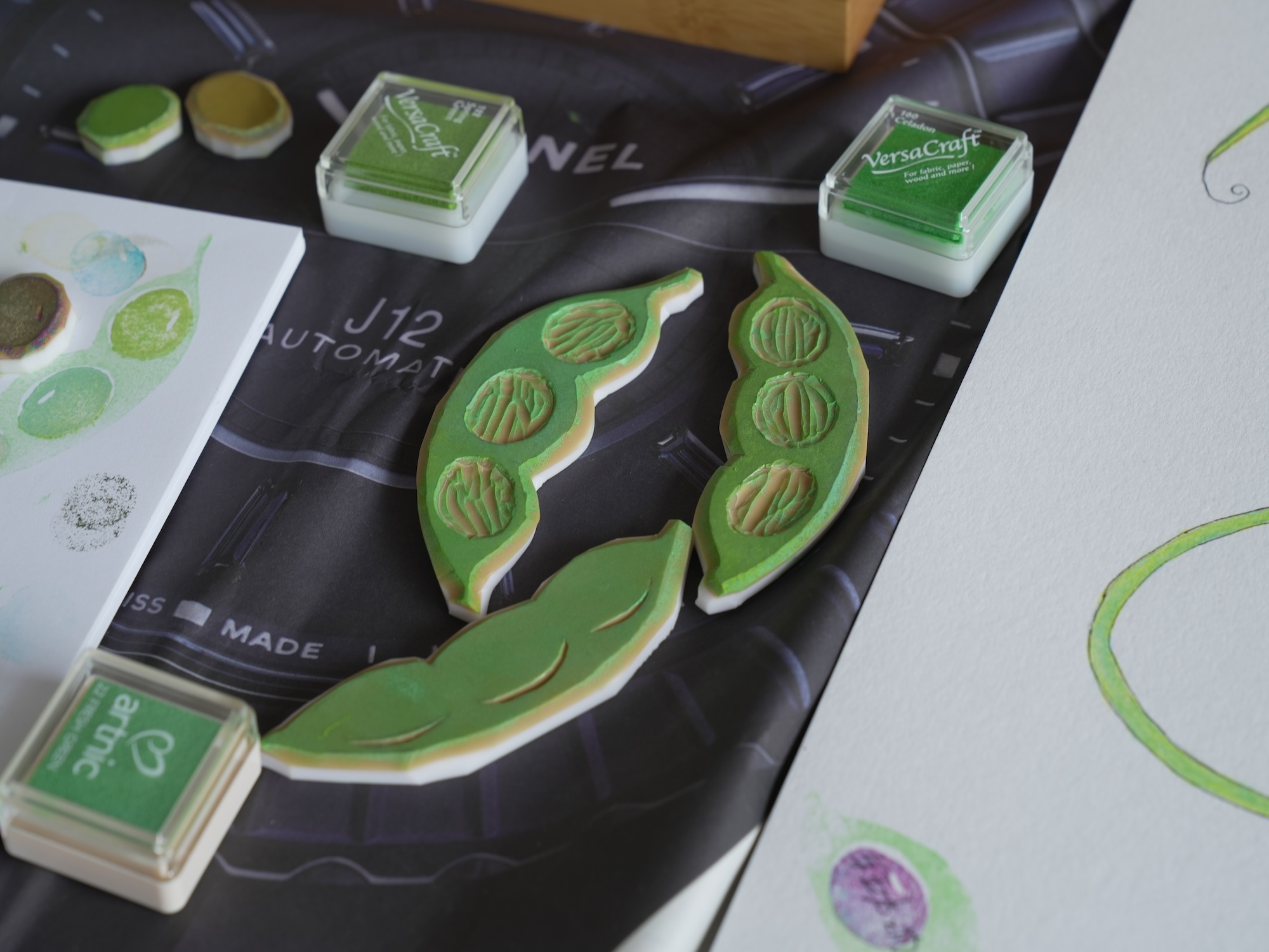 消しゴムでつくられた大豆の形をしたスタンプの写真