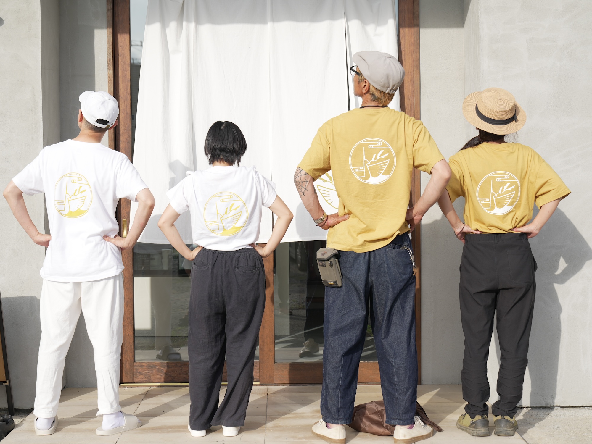 大豆農家さんと金原さんの記念写真