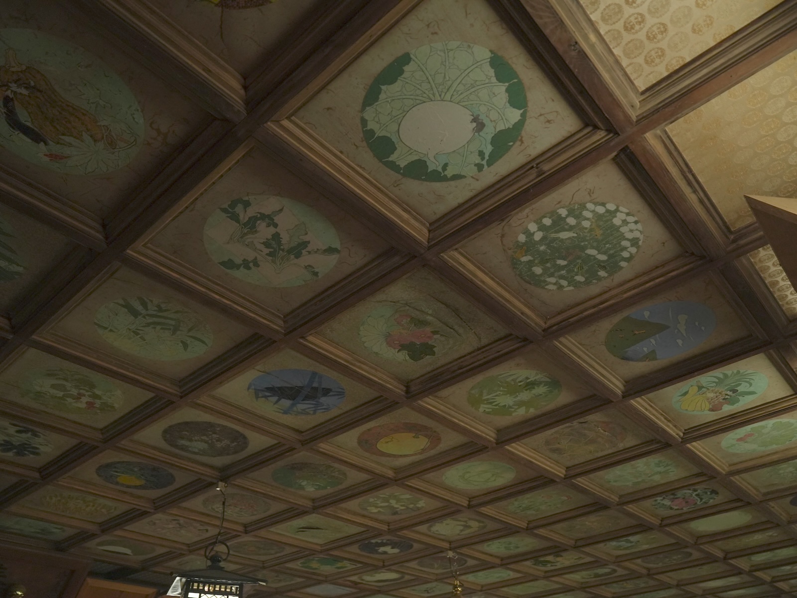 神社拝殿の天井の先代の宮司さんによる絵
