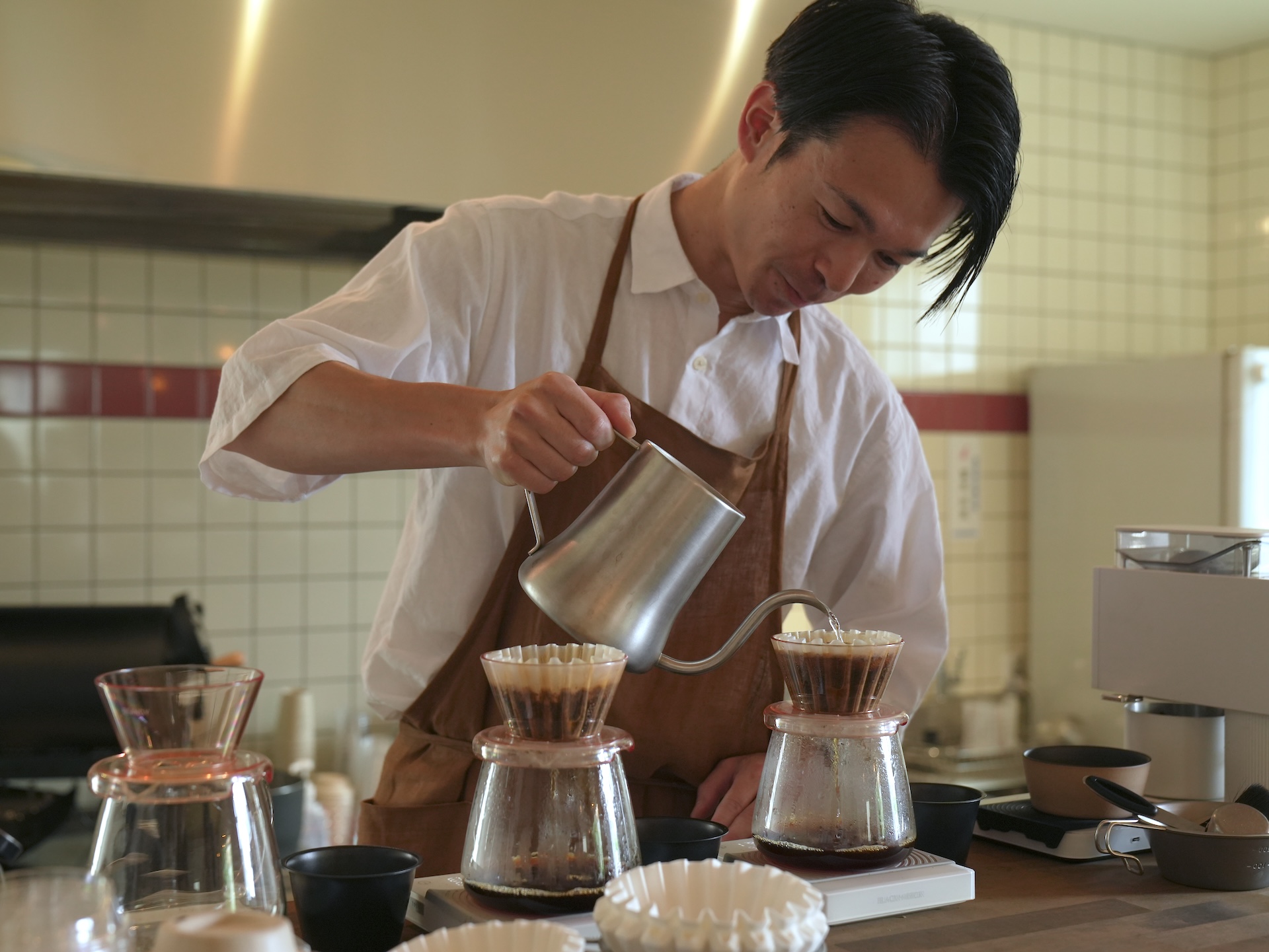 コーヒーを淹れるワシノコーヒーさん