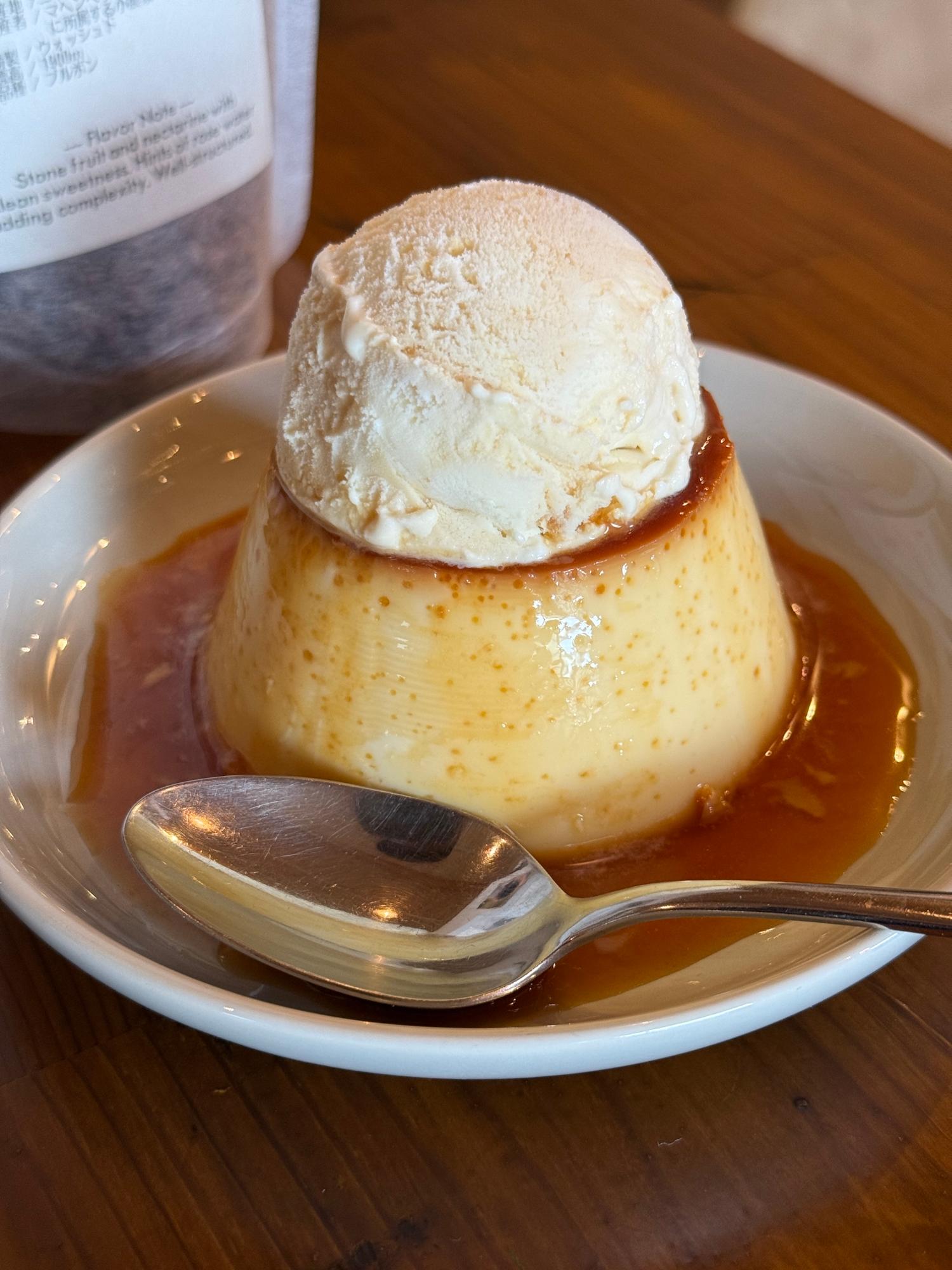 プリンにアイスがのった写真