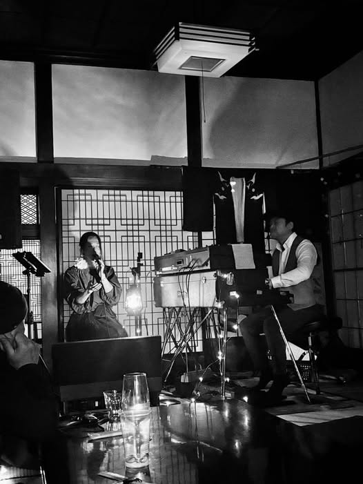 「華の幹」でのライブの様子