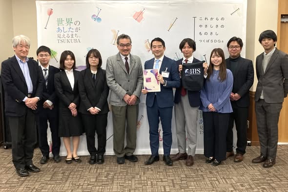 柳沢先生、株式会社S&rsquo;UIMINの皆さんとの記念写真