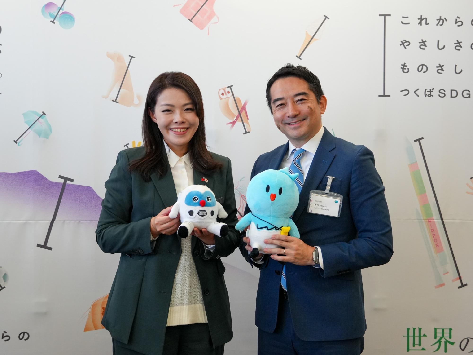 お互いのキャラとともに