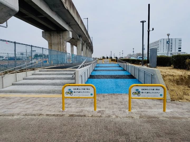 市役所庁舎と研究学園駅の間に新しい通路を整備しました。