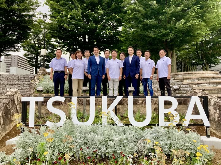 TSUKUBAサインと集合写真