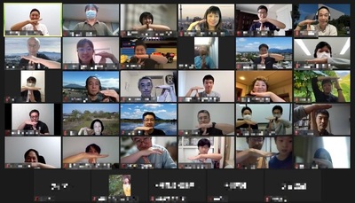 第2回HackMyTsukuba2021の参加者が映し出されているオンラインミーティング中のパソコン画面の写真
