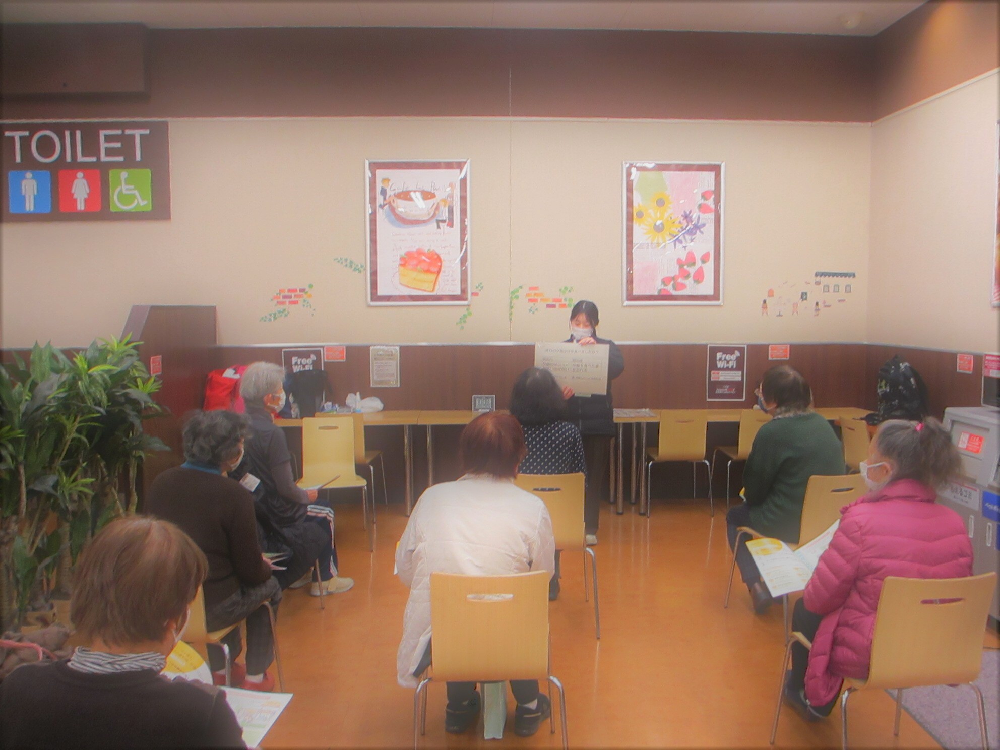 カスミ大穂店でのスタッフによる講和風景