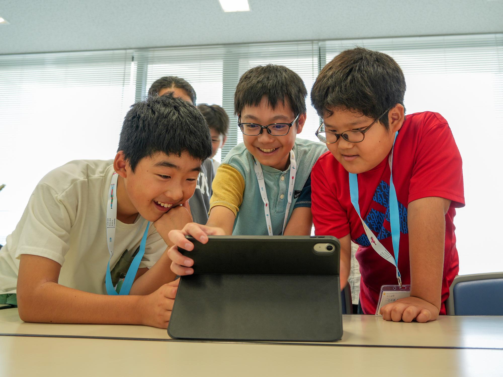 一日市長体験の様子（遠隔操作ロボット体験）