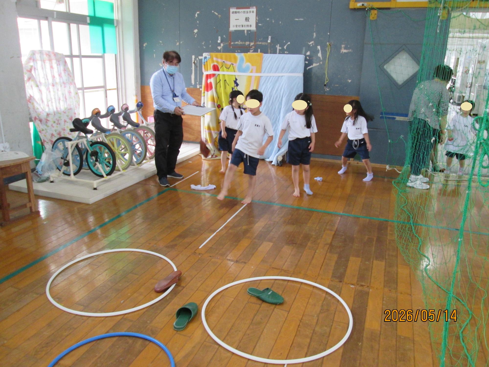 スリッパ飛ばしに挑戦中