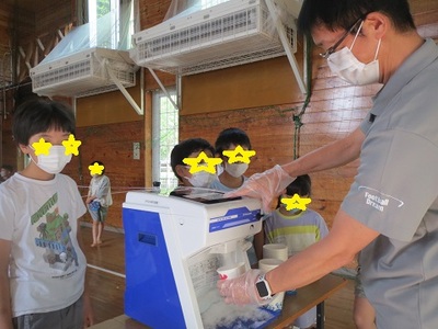 かき氷、山盛りで、おねがいします。