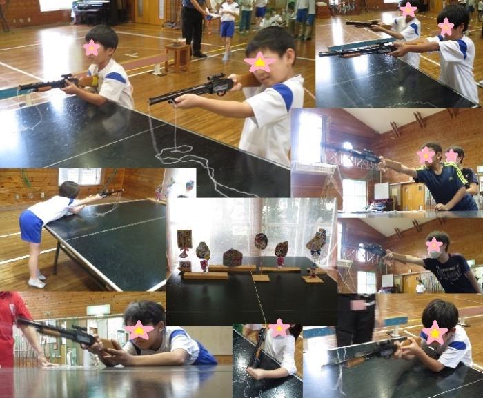 銃を構えて撃つぞ
