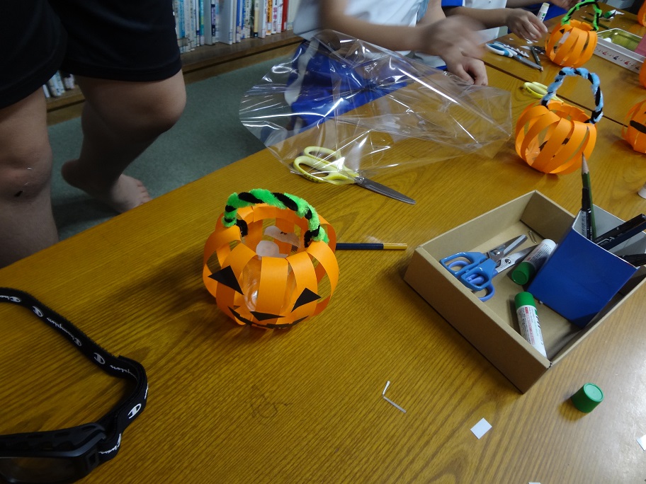 目鼻口を作って貼ります