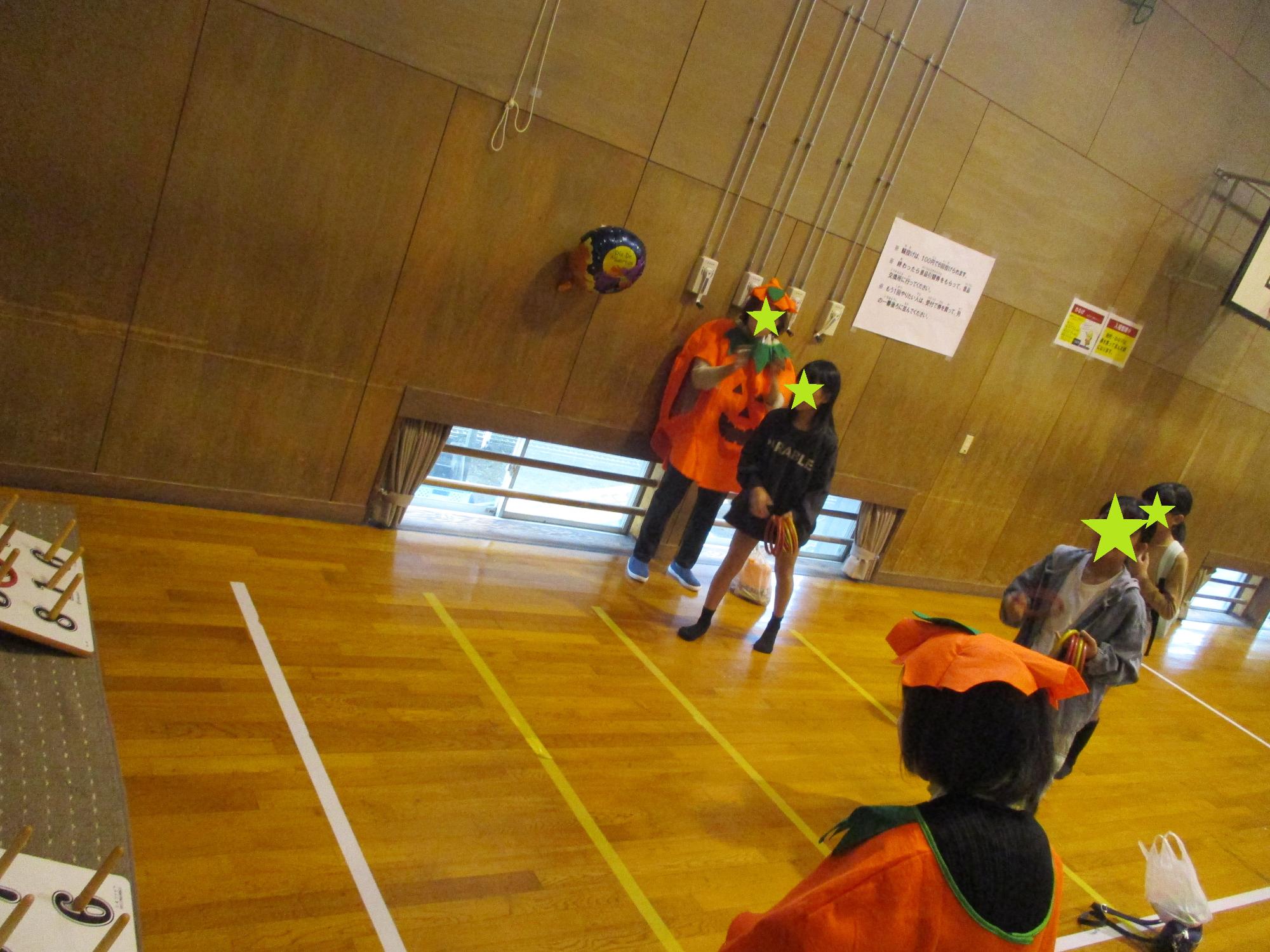 わなげに挑戦する子どもたち