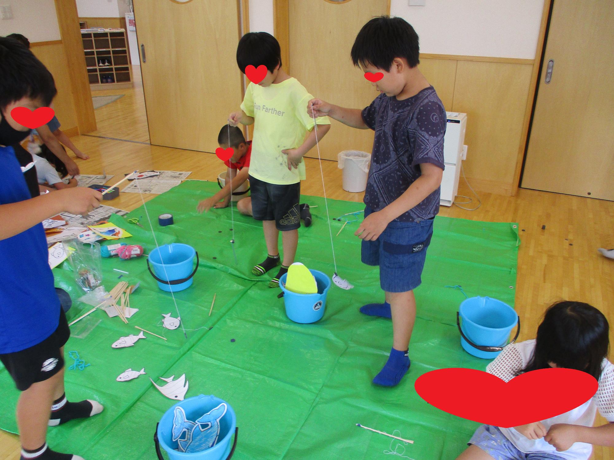 みんなで釣果を競う参加者