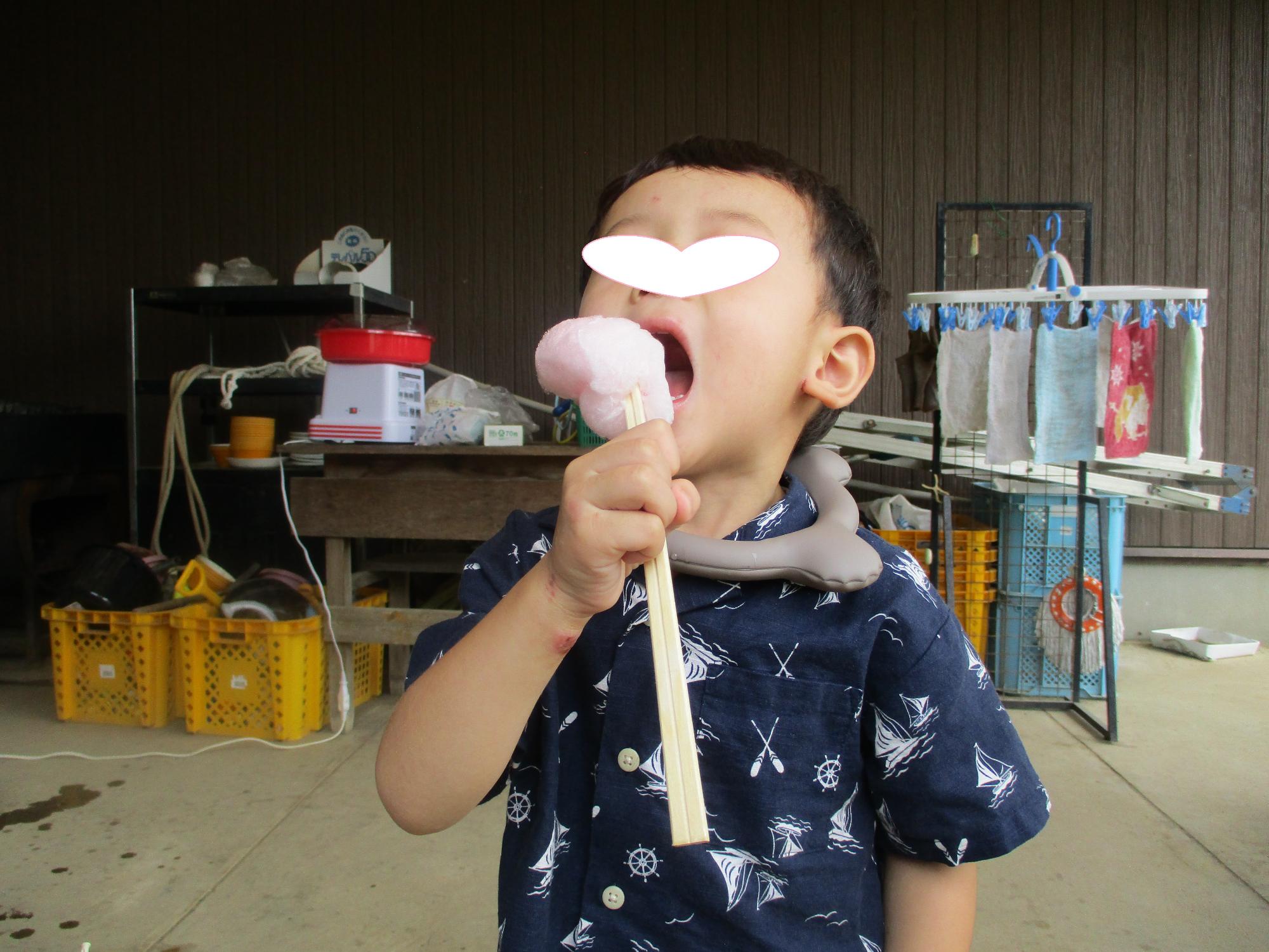 あまりのおいしさに大きな口