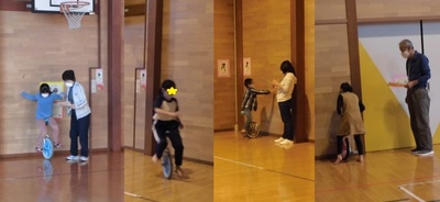 先生と一緒に壁際で一輪車に乗る練習をしている子供たちの写真