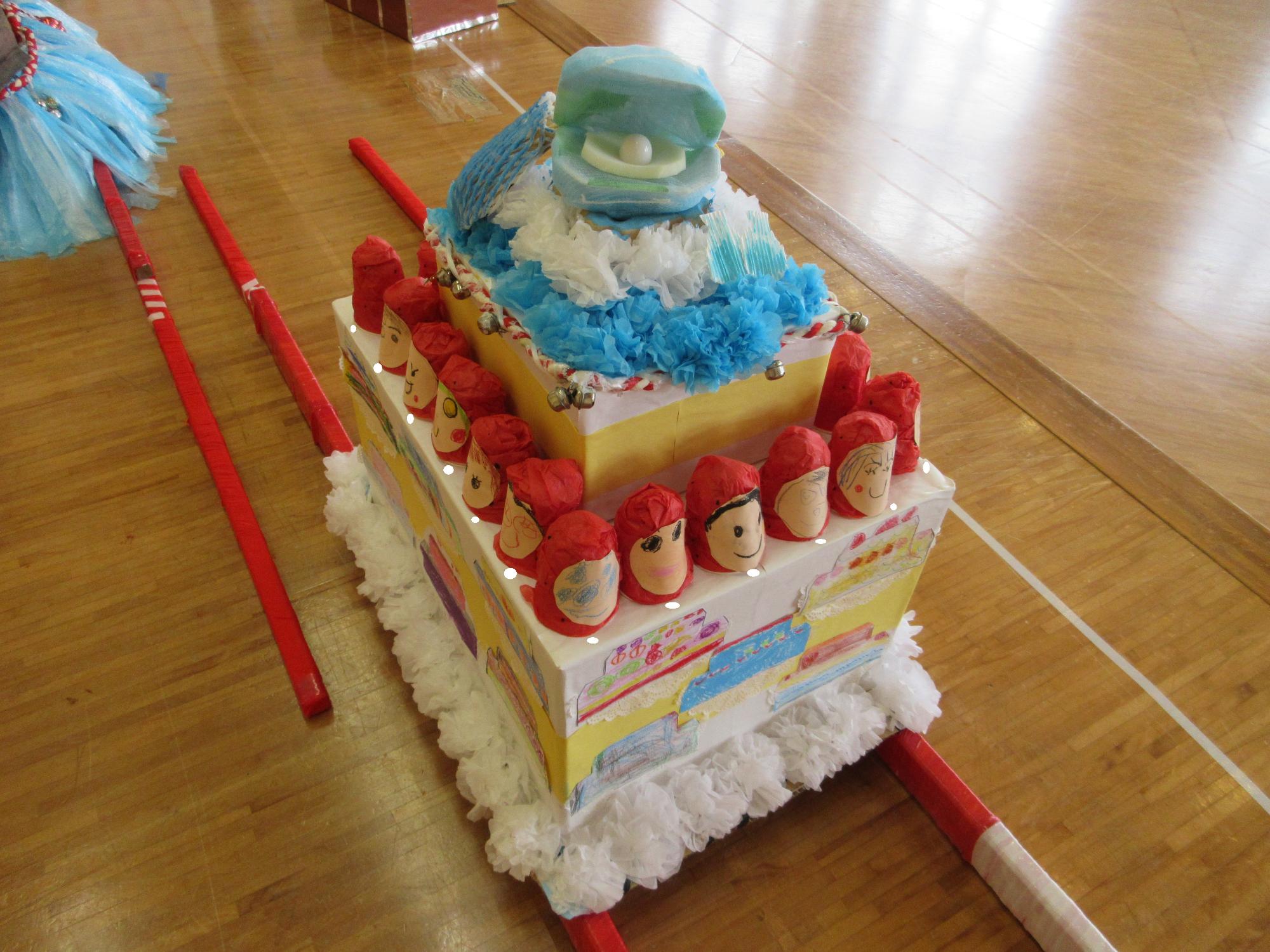 4歳児のお神輿はケーキです。
