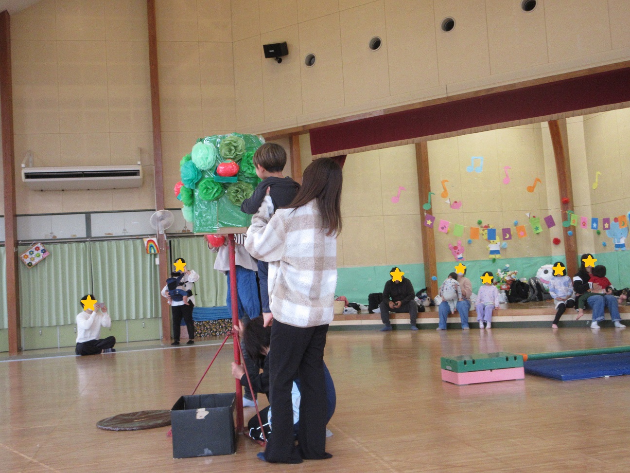 抱っこしてもらうもも組