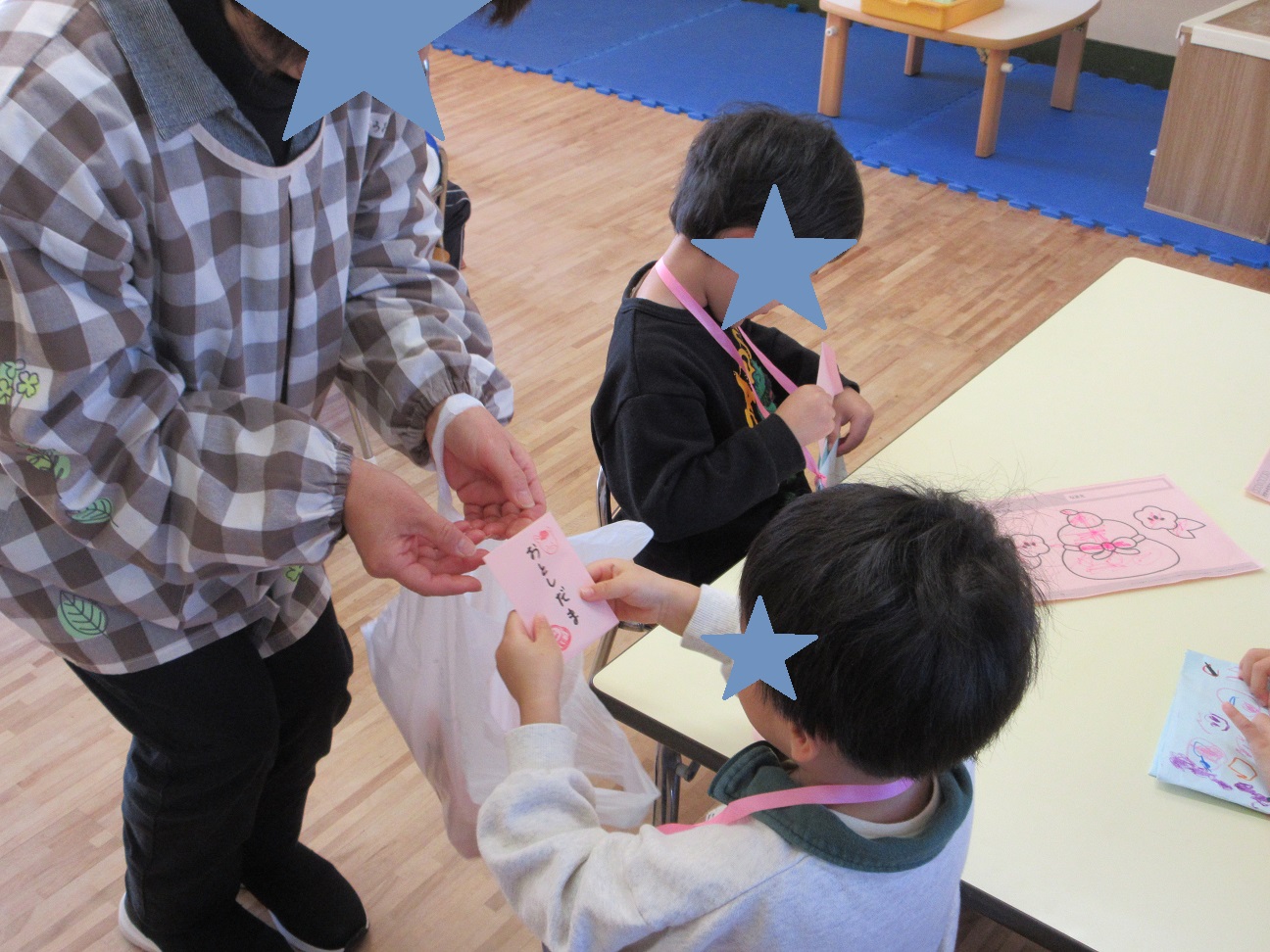 お年玉をもらう