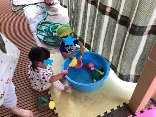 ばら組水遊びの様子