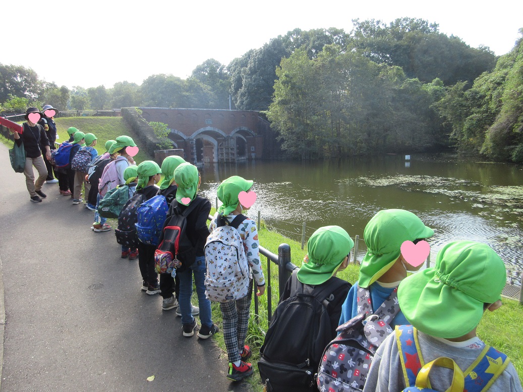 外の様子を散策