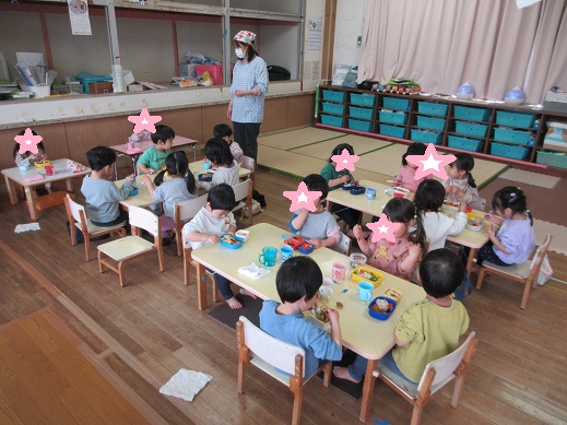 モグモグよく噛んで食べようね