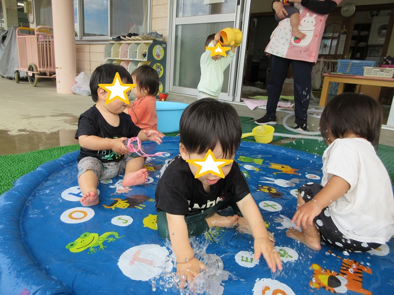 だんだんダイナミックな水遊びになりました