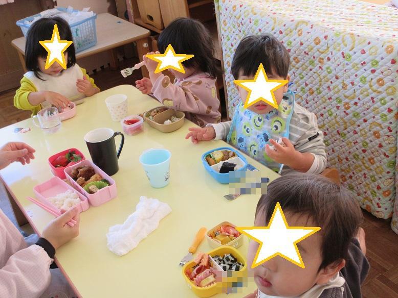お弁当を食べるばら組