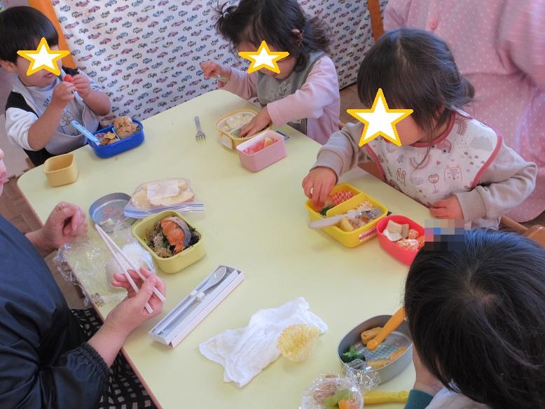 お弁当を食べるばら組