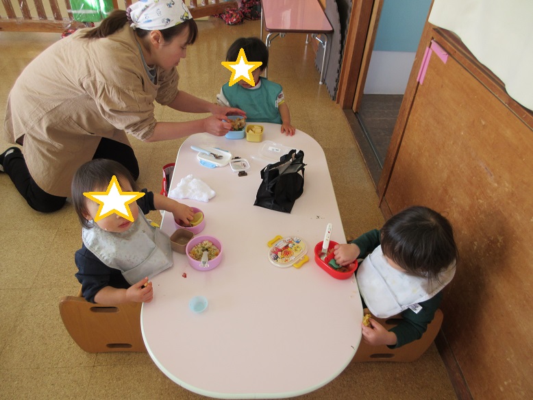 お弁当を食べるちゅうりっぷ組