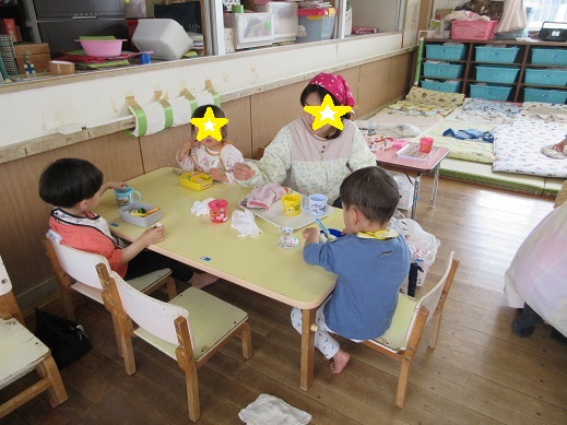 2歳児クラスのお弁当の様子