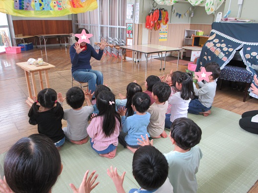 手遊びをしています