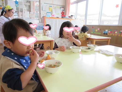 芋汁を食べるばら組