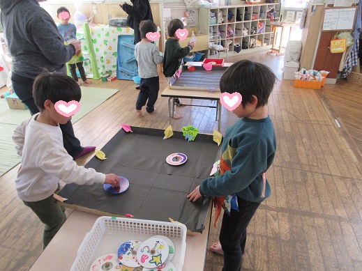 どんぐりコマコーナーの様子