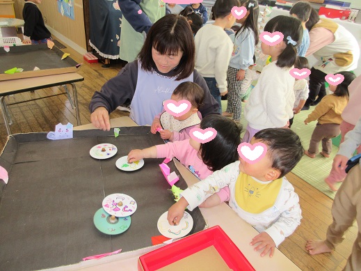 どんぐりコマを楽しむちゅうりっぷ組