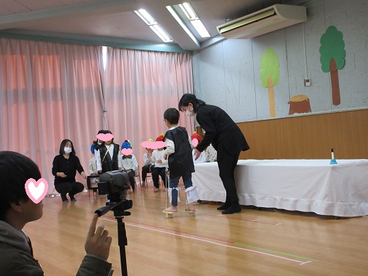 一本下駄に挑戦するすみれ組