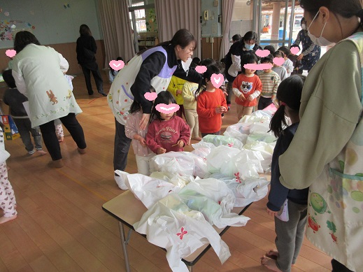 お買い物を楽しむもも組